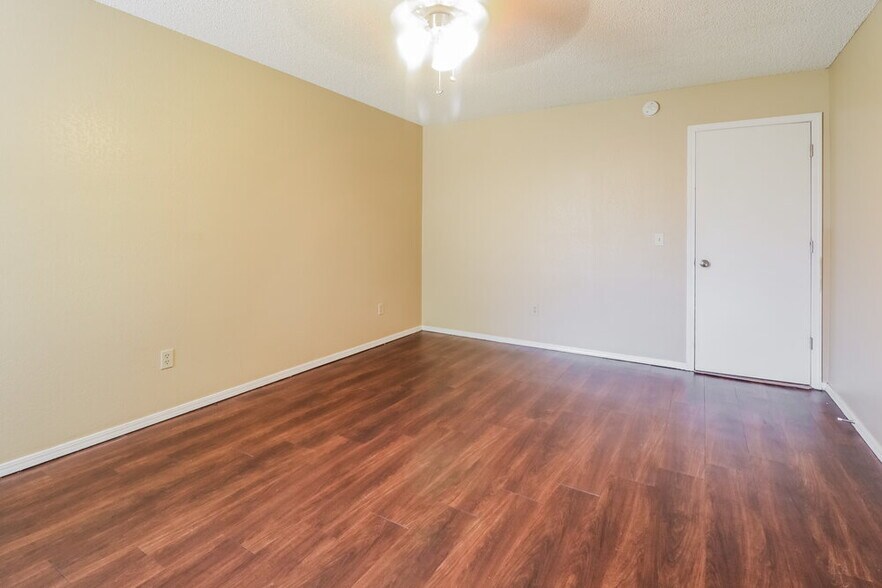 Building Photo - 11040 N Eagle Ln