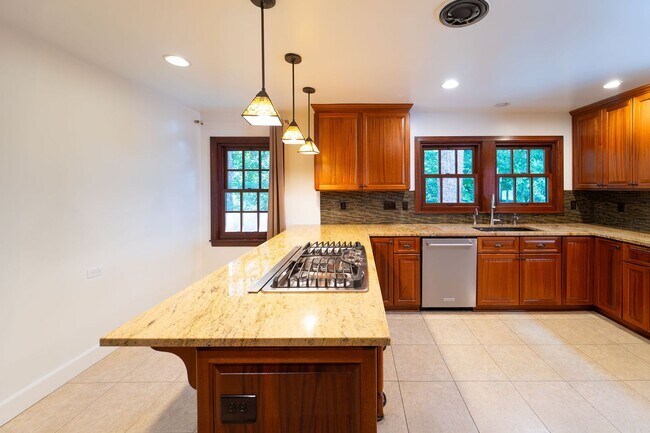 Building Photo - Luxurious Portland Heights home tucked away on a private street on nearly half an acre.