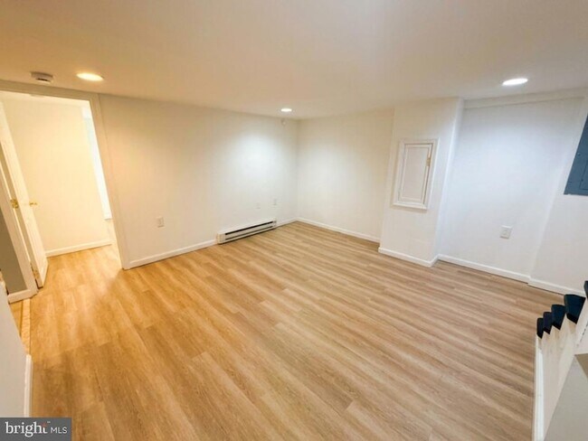Building Photo - 209 4th Ave