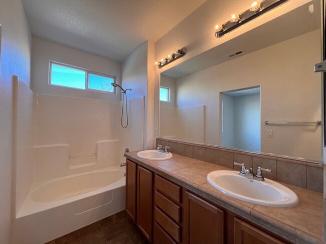 Building Photo - Single-level 3 bedroom, 2-bathroom home in Dayton, NV