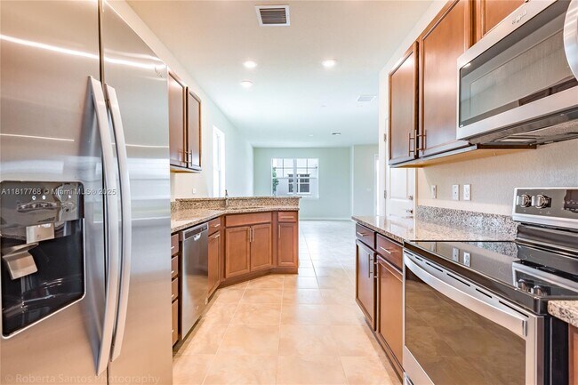 Building Photo - 1040 Eucalyptus Dr