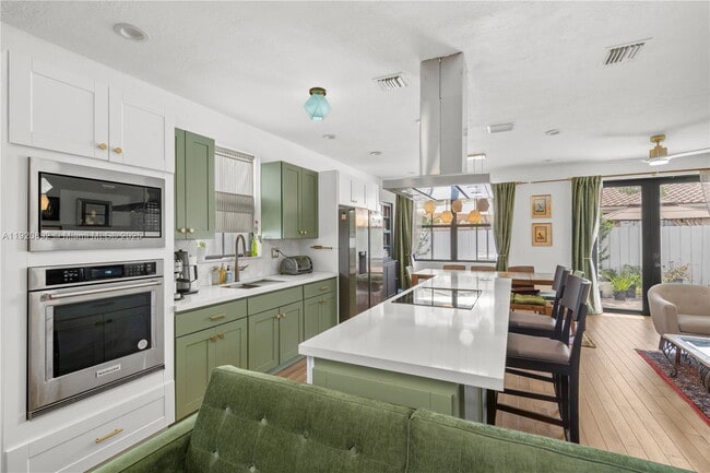 Building Photo - 1023 NW 100th Ave