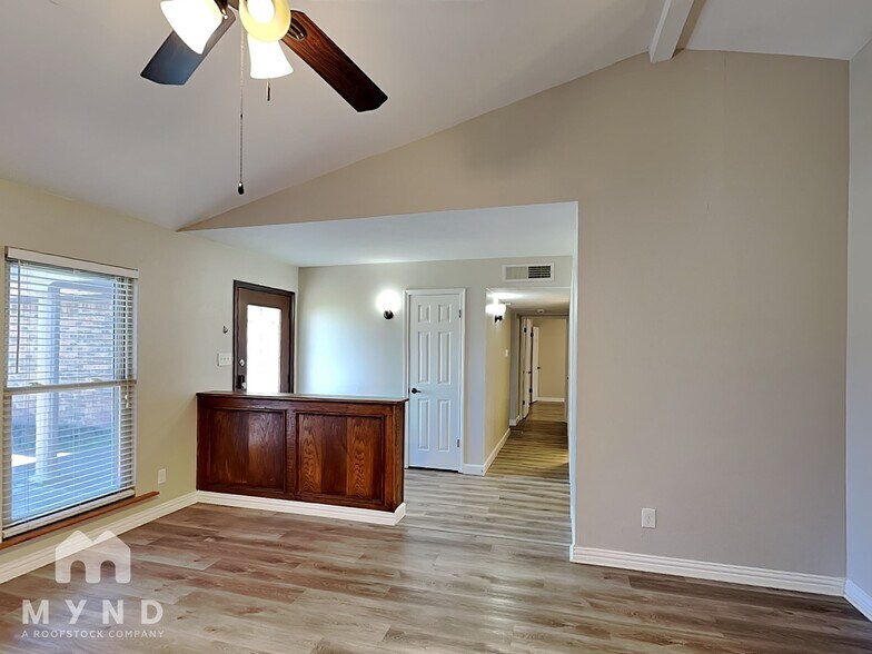 Building Photo - 521 Magnolia Dr