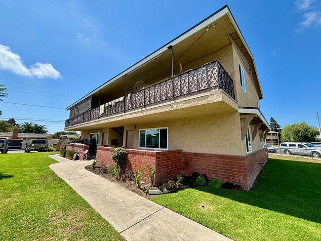 Primary Photo - 920 W Cedar Ct