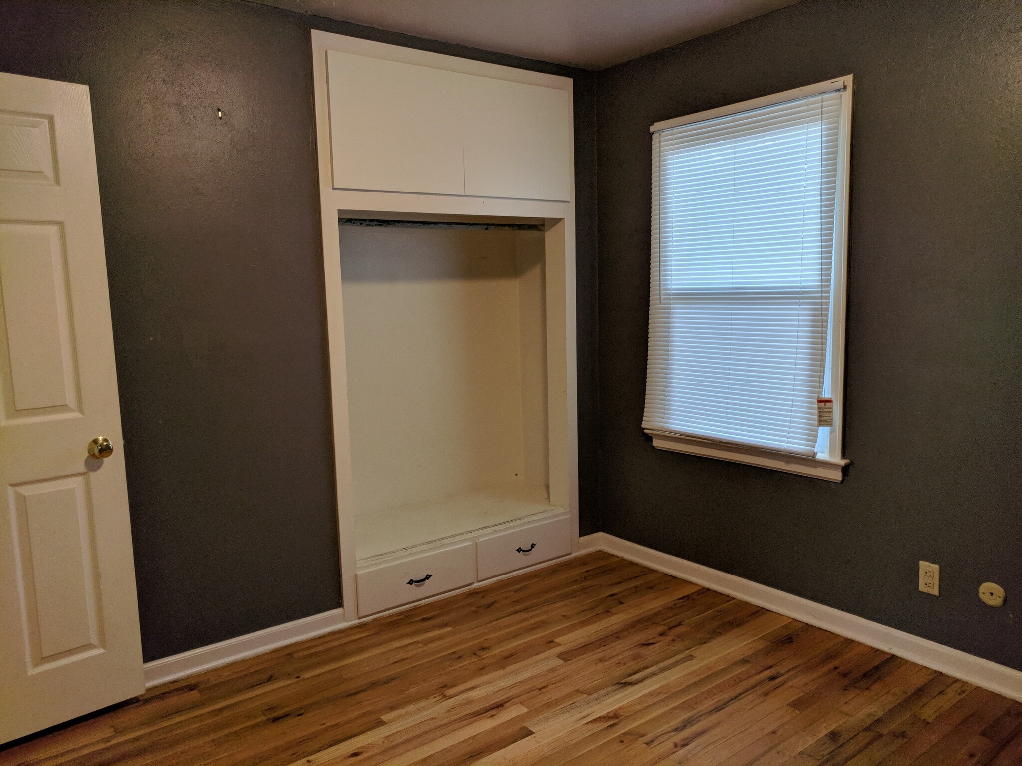 Bedroom #2 Closet - 206 W Linden St