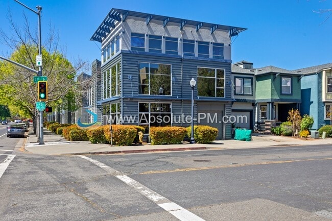 Building Photo - Amazing 2-bedroom, 1.5 bathrooms townhome,...