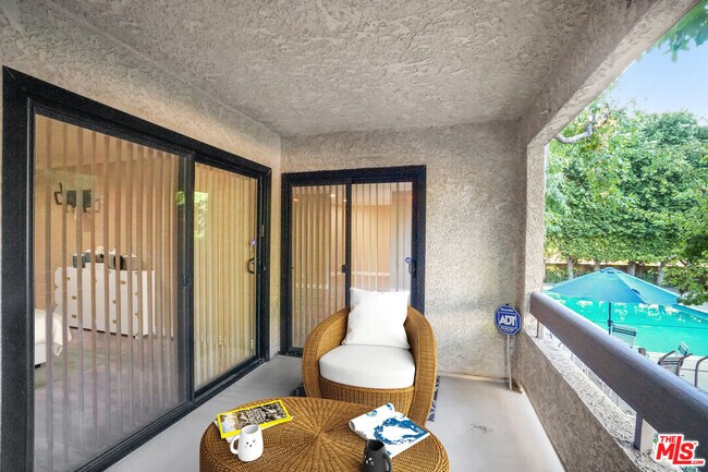 Building Photo - 15233 Magnolia Blvd