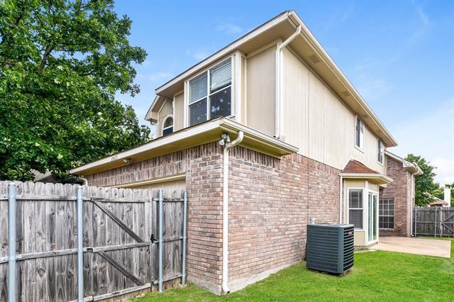 Building Photo - 2425 Ithaca Dr