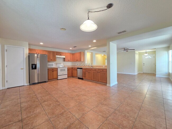 Building Photo - Majestic 4-Bed, 2-Bath Home in Avalon Park...