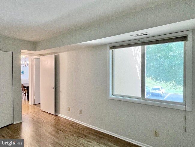 Building Photo - 2217 Sayre Dr