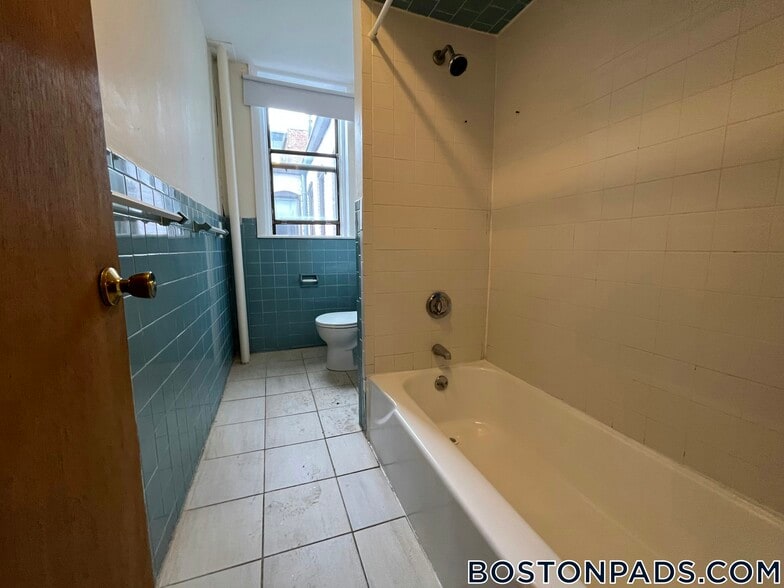 Building Photo - 1133 Commonwealth Ave