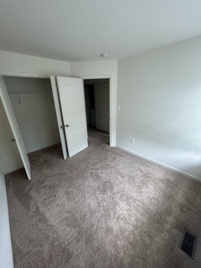 Building Photo - 164 Scotch Pine Dr