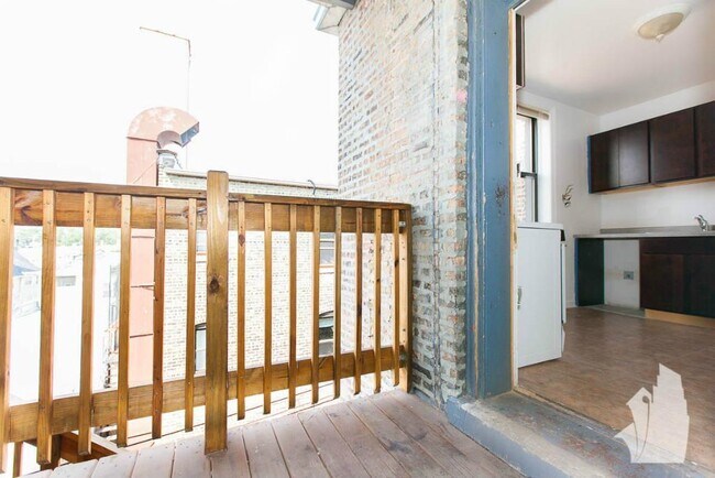 Building Photo - 2338 N Spaulding Ave