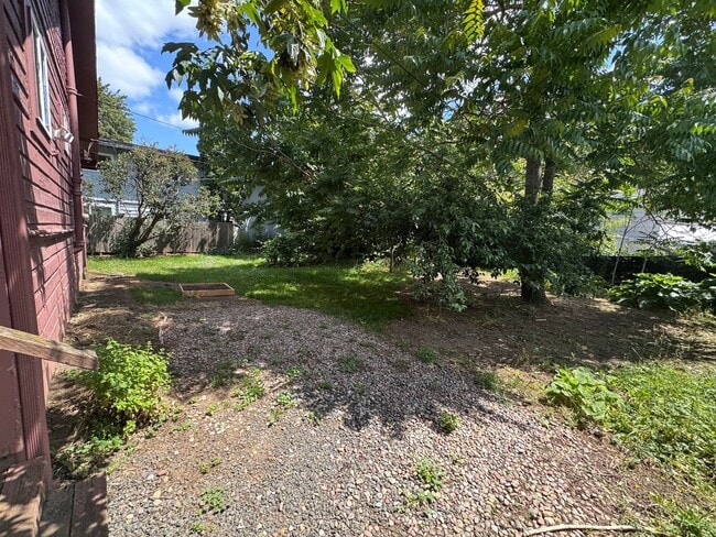 Building Photo - Studio Apartment in Downtown Eugene