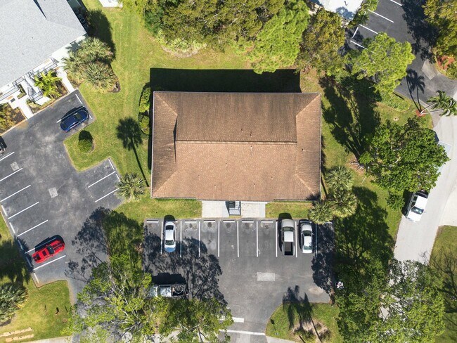 Building Photo - 983 NW Spruce Ridge Dr