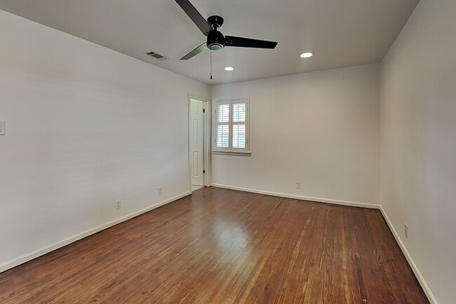 Building Photo - 11029 Watterson Dr