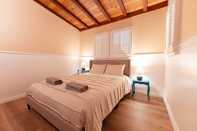 Building Photo - Peaceful Cottage Home w/ 3B2B