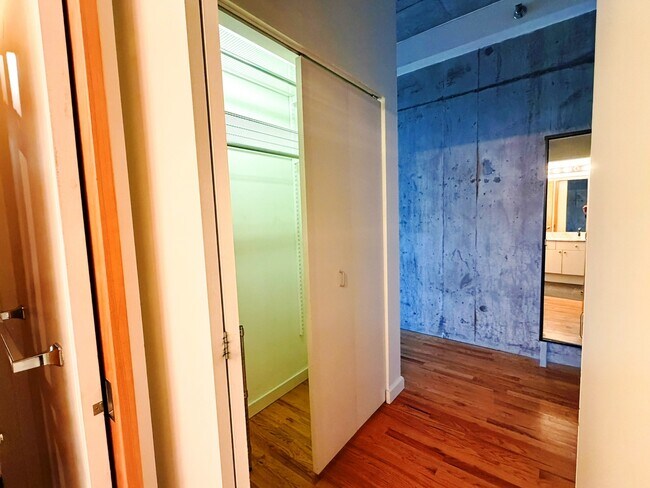 Building Photo - 1720 S Michigan Ave