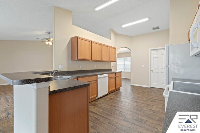 Building Photo - 39 Firethorn Ln