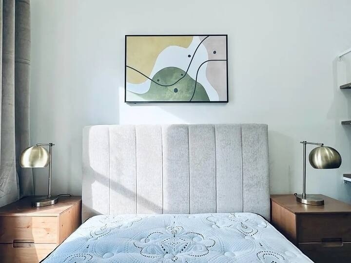 Primary Photo - Furnished room/NOT APARTMENT