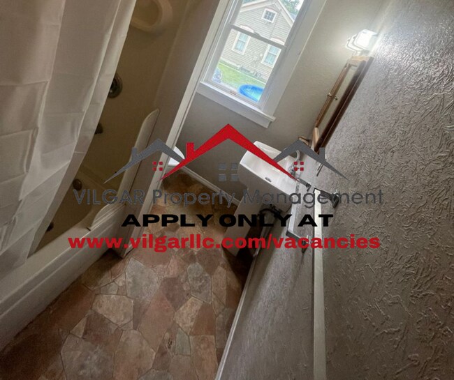Building Photo - 109 3rd St