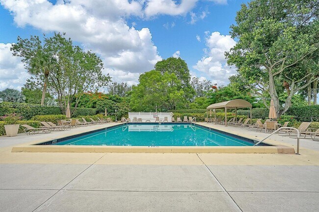 Building Photo - 535 Oaks Dr