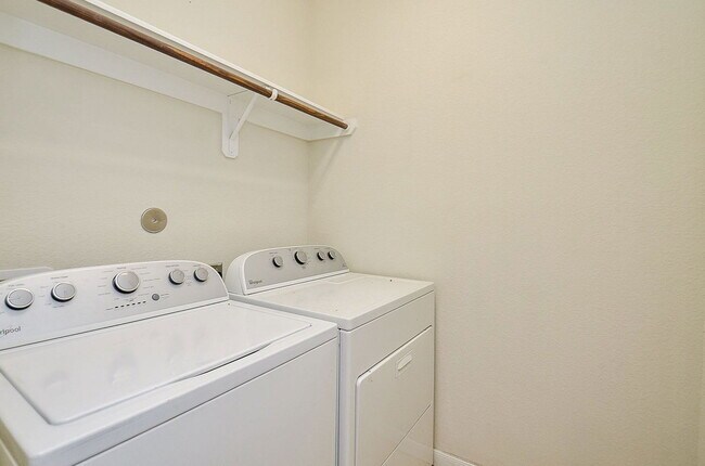 Building Photo - 16608 Spirit Lake Ct
