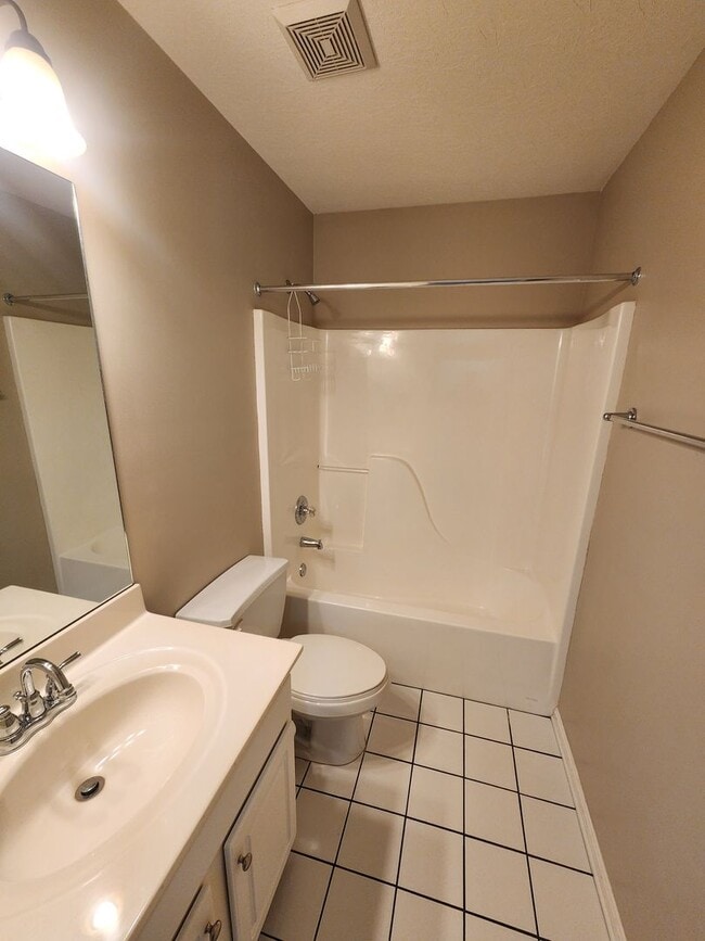 Building Photo - Spacious 3 bedroom 3 full bath condo for rent!!