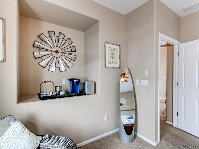 Building Photo - 9398 Loggia St
