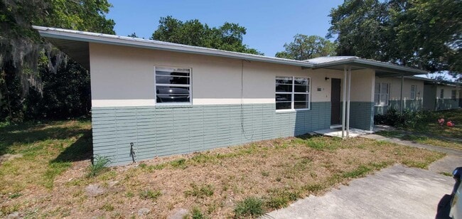 Building Photo - 2590 Seneca Ave