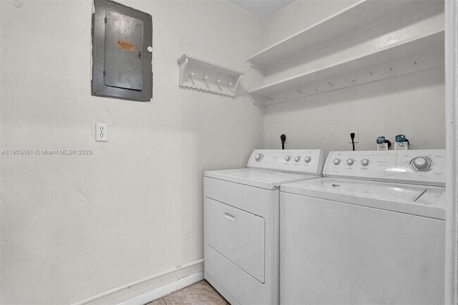 Building Photo - 12193 SW 82nd Ave