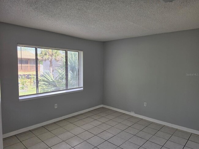 Building Photo - 2526 S Oak Ave