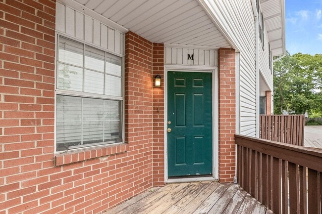 Building Photo - 3 Bed 2 bath Townhome