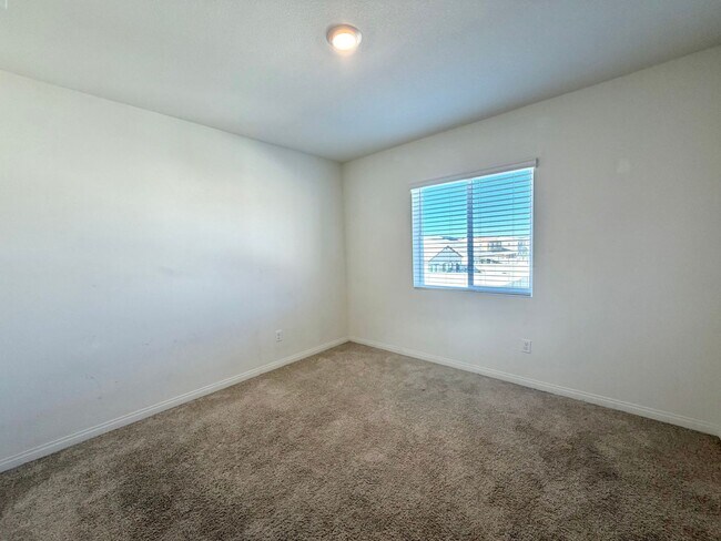 Building Photo - Solar Powered 4 Bedroom 3.5 Bath Sagewood Home with Private Casita & 3 Car Garage