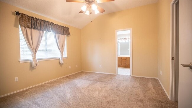 Building Photo - 401 Parkview Dr