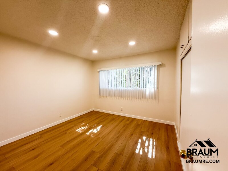 Building Photo - 5252 Hermitage Ave