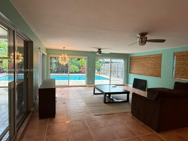 Building Photo - 1728 NE 39th St