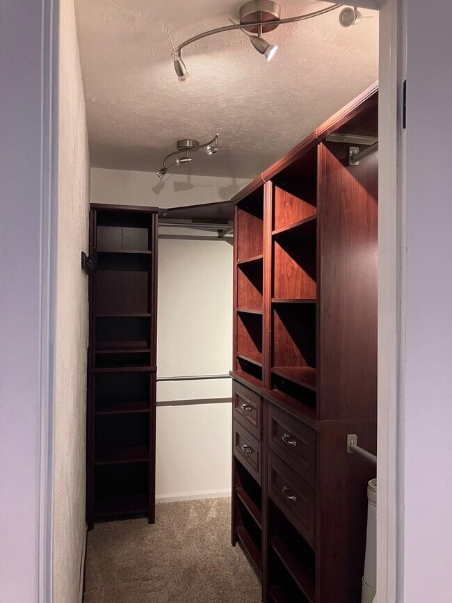 Building Photo - Fabulous 2 Bedroom 2 Bathroom Condo in Boulder!