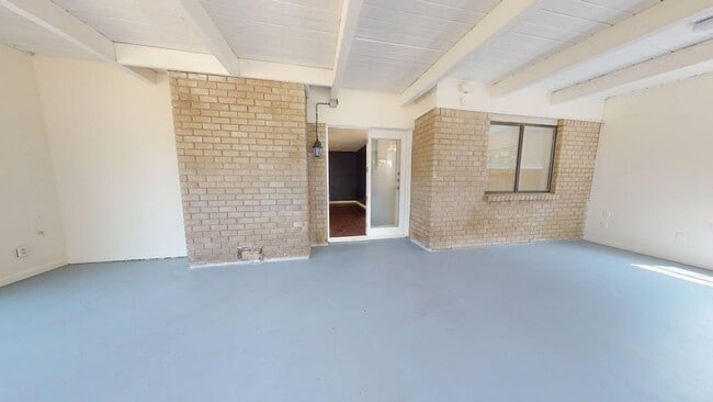 Building Photo - 1604 Wildflower Dr