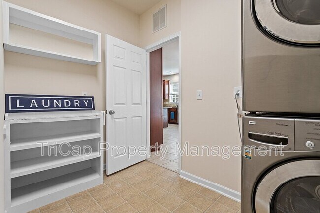 Building Photo - 2017 Ollivander Dr