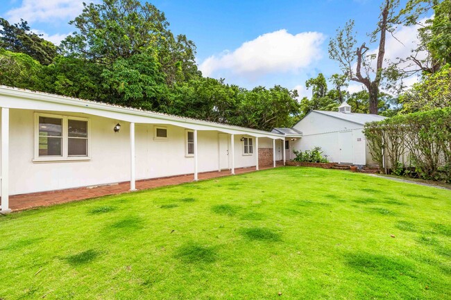 Building Photo - Rare Find: Tantalus Rustic Charm: Large: 1 Bdr/1 Bth:- Electric Included