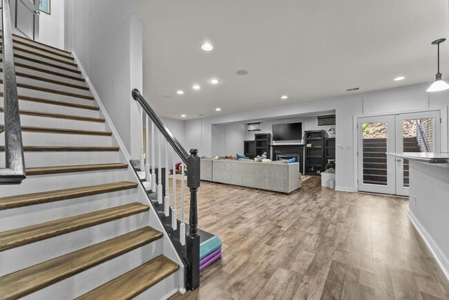 Building Photo - 4039 Cray Dr