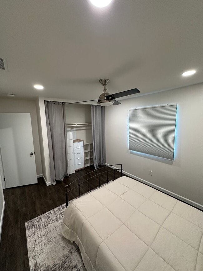 Building Photo - 7775 Camino Glorita