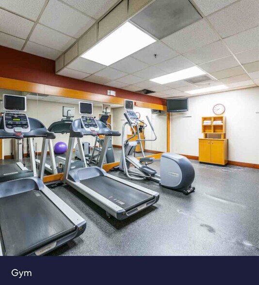 Building Photo - 9880 N Scottsdale Rd