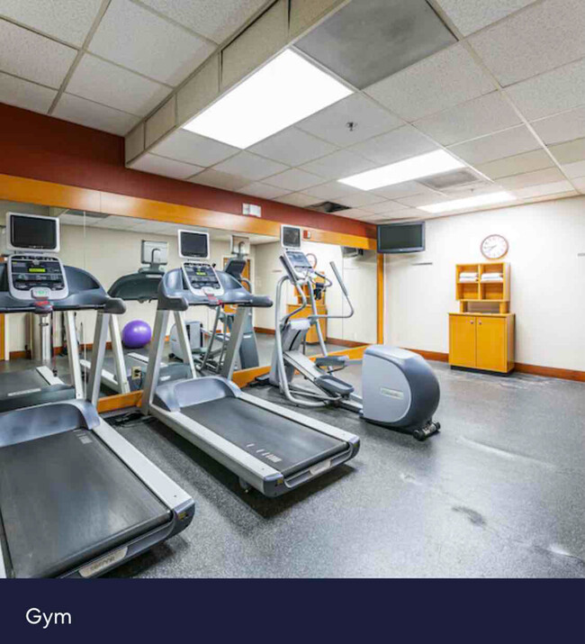 Building Photo - 9880 N Scottsdale Rd
