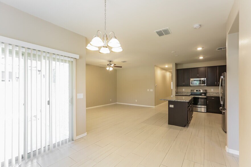 Building Photo - 8828 S 41ST Dr