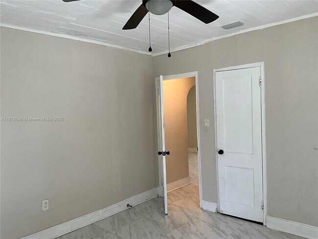 Building Photo - 418 NW 48th St