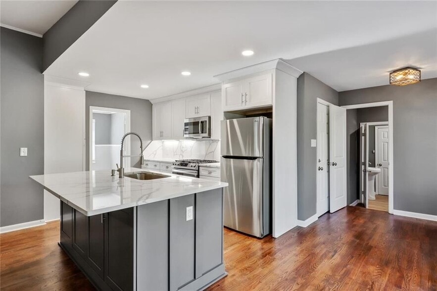 Building Photo - 2341 Rubart Dr