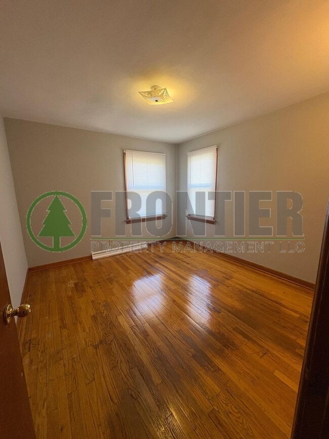 Building Photo - 532 Ames Pl