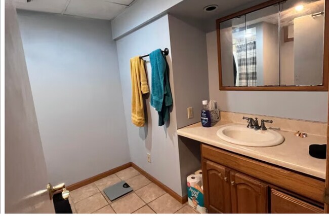 Building Photo - 8615 W Adler St